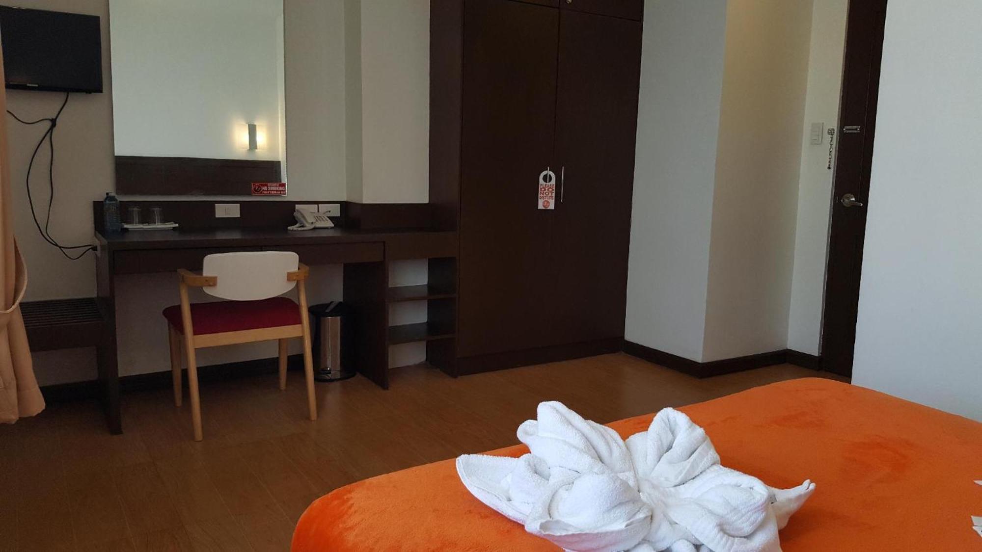 Pearli View Hotel Iloilo Powered By Cocotel Bilik gambar