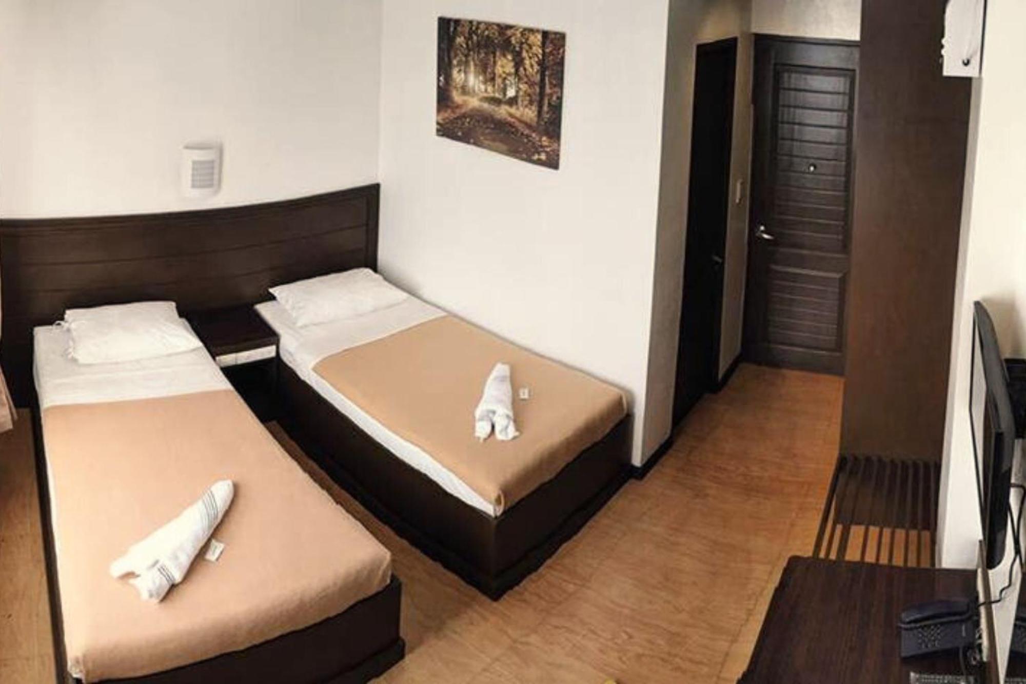 Pearli View Hotel Iloilo Powered By Cocotel Bilik gambar